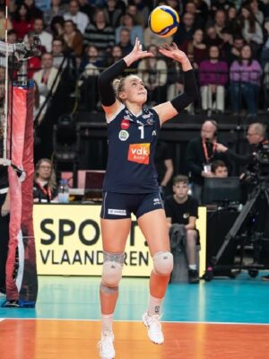 Fleur Meinders hot volley girl