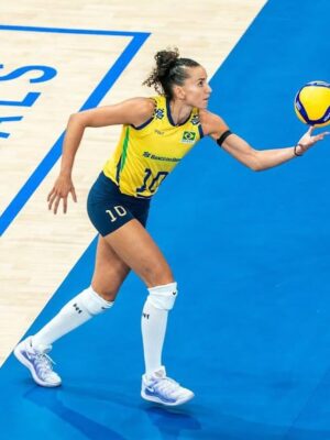 Gabriela Guimaraes hot volley