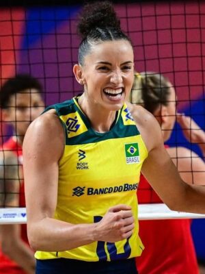 Gabriela Guimaraes volley