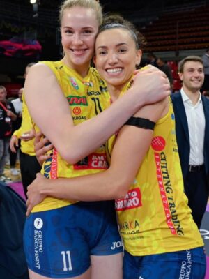 Isabelle Haak and Gabriela Guimaraes