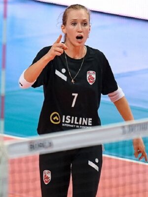 Lara Caravello play volleyball