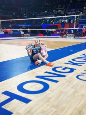 Maria Stenzel play volleyball